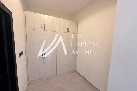 Villa in Khalifa City, Abu Dhabi, UAE 5 bedrooms, 968 sq.m. № 604695 - photo 11