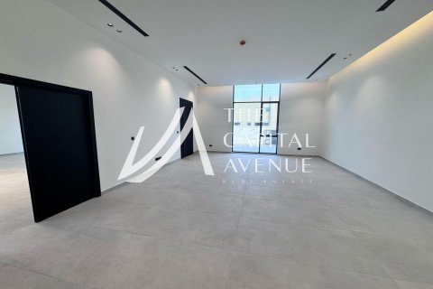 Villa in Khalifa City, Abu Dhabi, UAE 5 bedrooms, 968 sq.m. № 604695 - photo 17