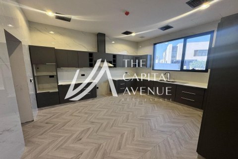 Villa in Khalifa City, Abu Dhabi, UAE 5 bedrooms, 968 sq.m. № 604695 - photo 13