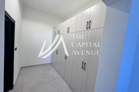 Villa in Khalifa City, Abu Dhabi, UAE 5 bedrooms, 968 sq.m. № 604695 - photo 19