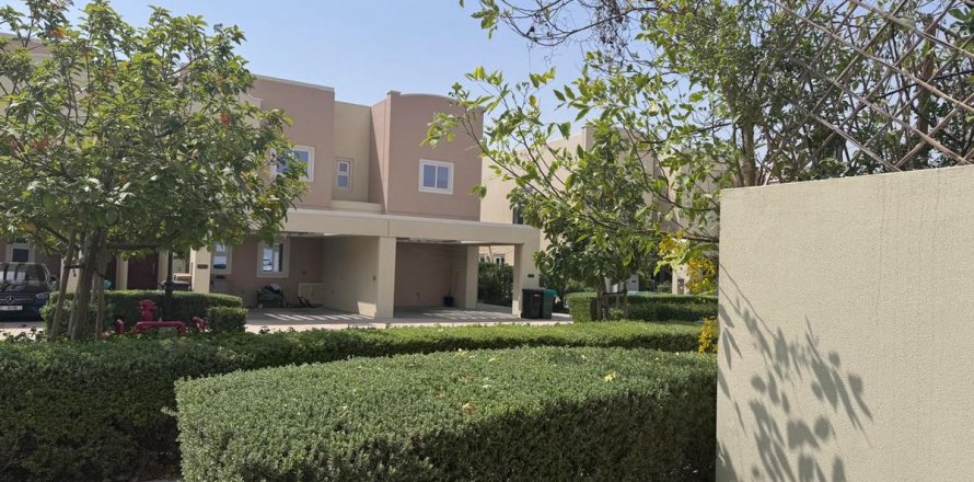 Shtëpi në qytet në Dubai, Emiratet e Bashkuara Arabe 4 dhoma gjumi, 230.4 m2. № 621710