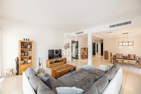 Villa in Arabian Ranches, Dubai, UAE 3 bedrooms, 309 sq.m. № 601820 - photo 4