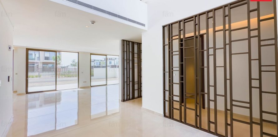 Villa in Dubai Hills Estate, UAE 5 bedrooms, 660 sq.m. № 577961