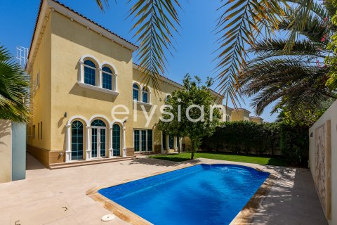 Villa in Jumeirah Park, Dubai, UAE 3 bedrooms, 510 sq.m. № 586166 - photo 1