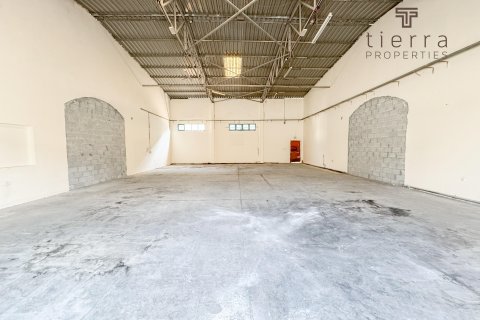 Warehouse in Al Qusais, Dubai, UAE 1393.5 sq.m. № 567174 - photo 3