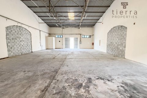 Warehouse in Al Qusais, Dubai, UAE 1393.5 sq.m. № 567174 - photo 2