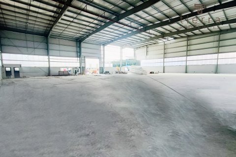 Warehouse in Al Qusais, Dubai, UAE 1672.2 sq.m. № 567176 - photo 1