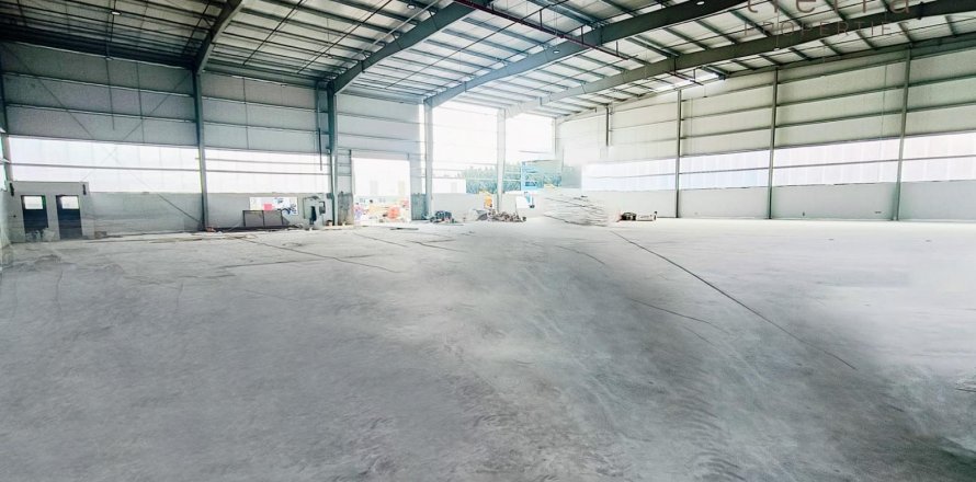 Warehouse in Al Qusais, Dubai, UAE 1672.2 sq.m. № 567176