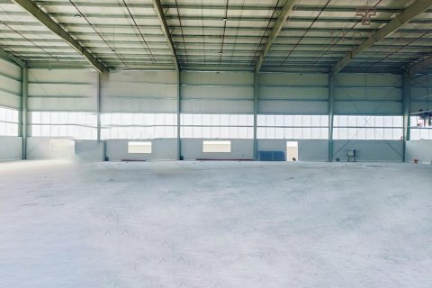 Warehouse in Al Qusais, Dubai, UAE 1672.2 sq.m. № 567176 - photo 2