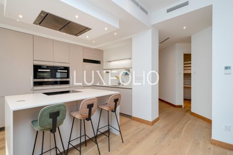 Apartment in Old Town, Dubai, UAE 3 bedrooms, 200 sq.m. № 627465 - photo 1