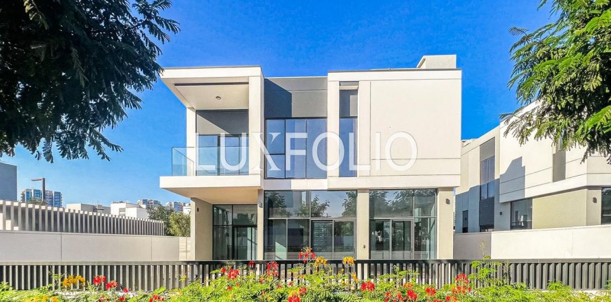 Villa a Al Furjan, Dubai, EAU 5 camere da letto, 425 mq. № 627469