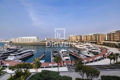 Apartment in Jumeirah, Dubai, UAE 3 bedrooms, 251 sq.m. № 601551 - photo 24