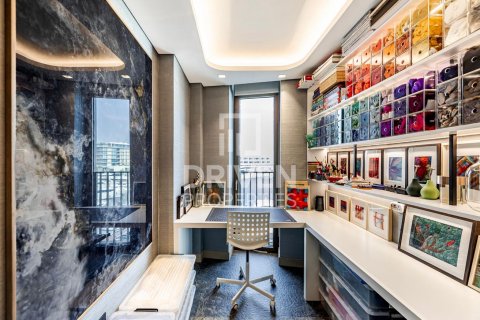 Apartment in Jumeirah, Dubai, UAE 3 bedrooms, 251 sq.m. № 601551 - photo 11