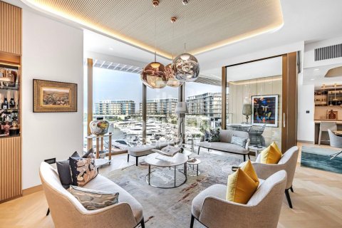 Apartment in Jumeirah, Dubai, UAE 3 bedrooms, 251 sq.m. № 601551 - photo 1