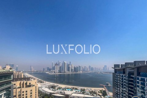 Apartment in Palm Jumeirah, Dubai, UAE 1 room, 33 sq.m. № 627940 - photo 1