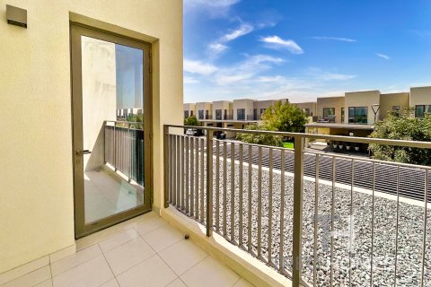 Townhouse in Dubai South (Dubai World Central), UAE 3 bedrooms, 181 sq.m. № 586772 - photo 3
