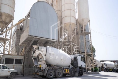 Factory in Al Quoz, Dubai, UAE 8268 sq.m. № 620276 - photo 8