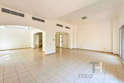 Vilë në Meadows, Dubai, Emiratet e Bashkuara Arabe 3 dhoma gjumi, 540 m2. № 595577 - Foto 1
