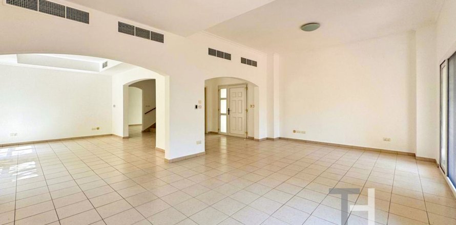 Vilë në Meadows, Dubai, Emiratet e Bashkuara Arabe 3 dhoma gjumi, 540 m2. № 595577