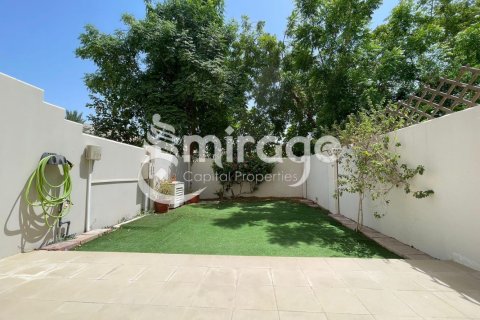 Vila di Al Reef, Abu Dhabi, UAE 3 bilik tidur, 173.9 meter persegi № 550269 - foto 1