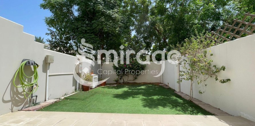 Vila di Al Reef, Abu Dhabi, UAE 3 bilik tidur, 173.9 meter persegi № 550269
