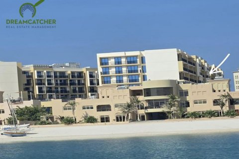 Apartment in Al Hamra Village, Ras Al Khaimah, UAE 1 bedroom, 76 sq.m. № 588589 - photo 2
