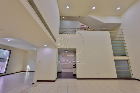 Vilë në Al Bateen, Abu Dhabi, Emiratet e Bashkuara Arabe 5 dhoma gjumi, 502 m2. № 615470 - Foto 6