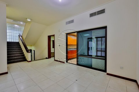 Vilë në Al Bateen, Abu Dhabi, Emiratet e Bashkuara Arabe 5 dhoma gjumi, 502 m2. № 615470 - Foto 7