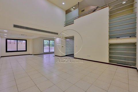 Vilë në Al Bateen, Abu Dhabi, Emiratet e Bashkuara Arabe 5 dhoma gjumi, 502 m2. № 615470 - Foto 4