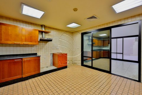 Vilë në Al Bateen, Abu Dhabi, Emiratet e Bashkuara Arabe 5 dhoma gjumi, 502 m2. № 615470 - Foto 11