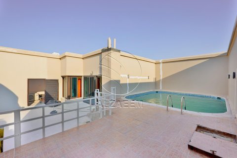 Vilë në Al Bateen, Abu Dhabi, Emiratet e Bashkuara Arabe 5 dhoma gjumi, 502 m2. № 615470 - Foto 2
