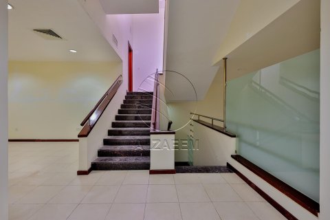Vilë në Al Bateen, Abu Dhabi, Emiratet e Bashkuara Arabe 5 dhoma gjumi, 502 m2. № 615470 - Foto 15