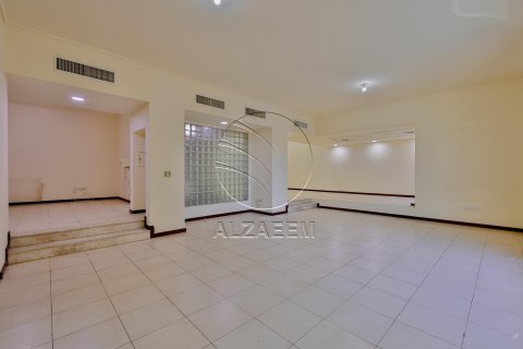 Vilë në Al Bateen, Abu Dhabi, Emiratet e Bashkuara Arabe 5 dhoma gjumi, 502 m2. № 615470 - Foto 5