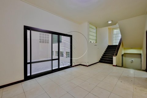 Vilë në Al Bateen, Abu Dhabi, Emiratet e Bashkuara Arabe 5 dhoma gjumi, 502 m2. № 615470 - Foto 12