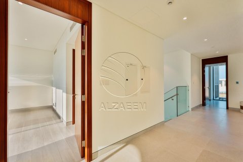 Villa para arrendamento em Abu Dhabi, EAU 4 quartos, 880 m2 № 615471 - foto 18