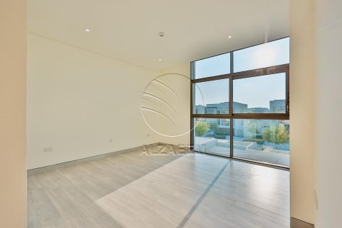 Villa para arrendamento em Abu Dhabi, EAU 4 quartos, 880 m2 № 615471 - foto 15