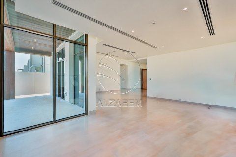 Villa para arrendamento em Abu Dhabi, EAU 4 quartos, 880 m2 № 615471 - foto 4