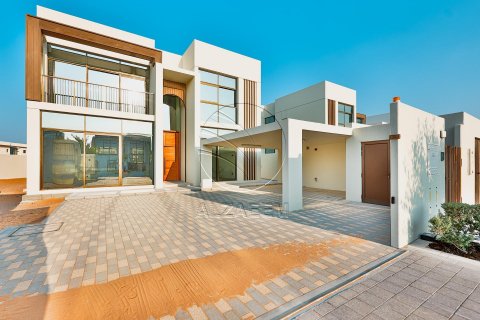 Villa para arrendamento em Abu Dhabi, EAU 4 quartos, 880 m2 № 615471 - foto 1