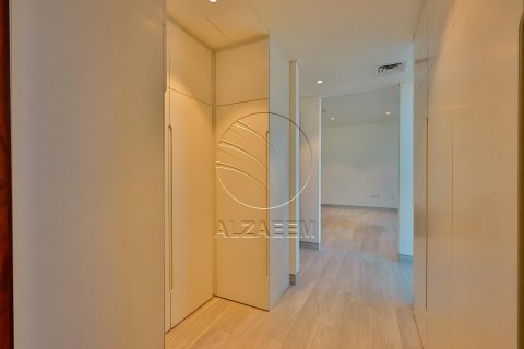 Villa para arrendamento em Abu Dhabi, EAU 4 quartos, 880 m2 № 615471 - foto 25