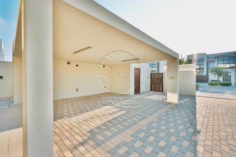 Villa para arrendamento em Abu Dhabi, EAU 4 quartos, 880 m2 № 615471 - foto 2