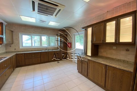 Villa in Marina Village, Abu Dhabi, UAE 7 bedrooms, 1500 sq.m. № 615282 - photo 8