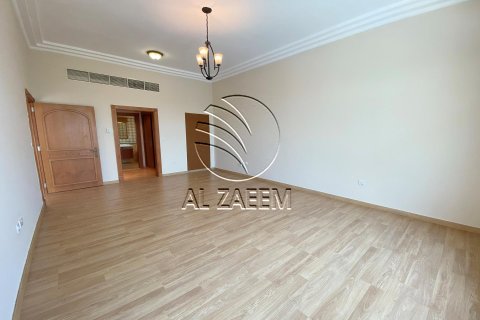Villa in Marina Village, Abu Dhabi, UAE 7 bedrooms, 1500 sq.m. № 615282 - photo 3