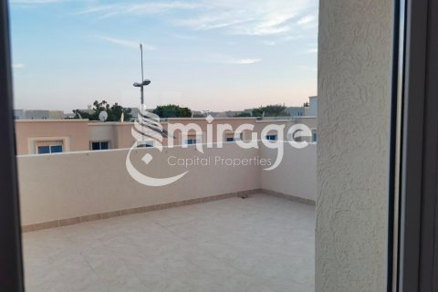 Vilë në Al Reef, Abu Dhabi, Emiratet e Bashkuara Arabe 5 dhoma gjumi, 348.4 m2. № 574623 - Foto 1