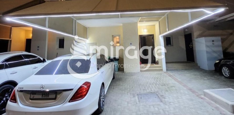 Shtëpi në qytet në Al Reef, Abu Dhabi, Emiratet e Bashkuara Arabe 3 dhoma gjumi, 174.1 m2. № 574624