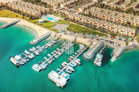 Vilë në Abu Dhabi Gate City, Emiratet e Bashkuara Arabe 4 dhoma gjumi, 297.2 m2. № 577774 - Foto 1
