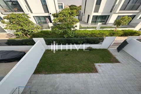 Вилла Dubai Land, Дубай, БАӘ-да 3 жатын бөлмелер, 160.9 м² № 556481 - фото 2
