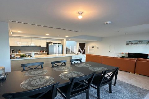 Вилла Dubai Land, Дубай, БАӘ-да 3 жатын бөлмелер, 160.9 м² № 556481 - фото 1