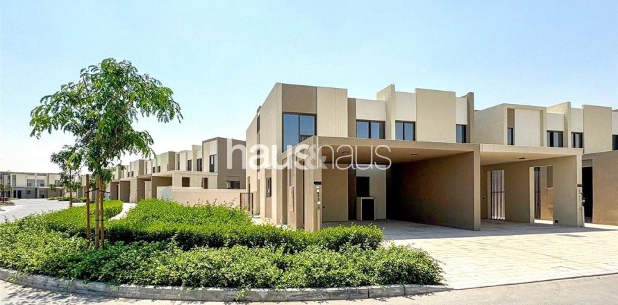 Řadový dům v Dubai Land, Dubai, SAE 4 ložnice, 216 m² Č.: 626017