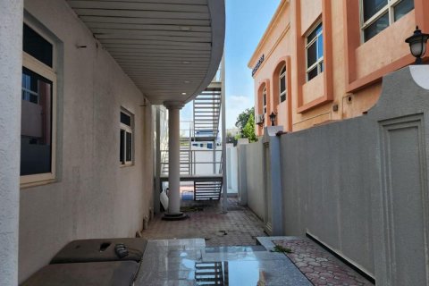 Vila v Al Karama, Abu Dhabi, SAE 9 ložnice, 994 m² Č.: 594761 - fotografie 2