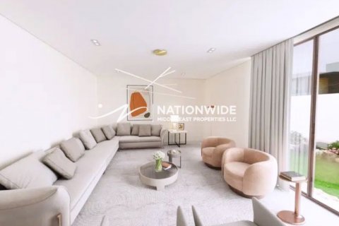 Villa in Abu Dhabi, UAE 6 bedrooms, 590 sq.m. № 619119 - photo 1